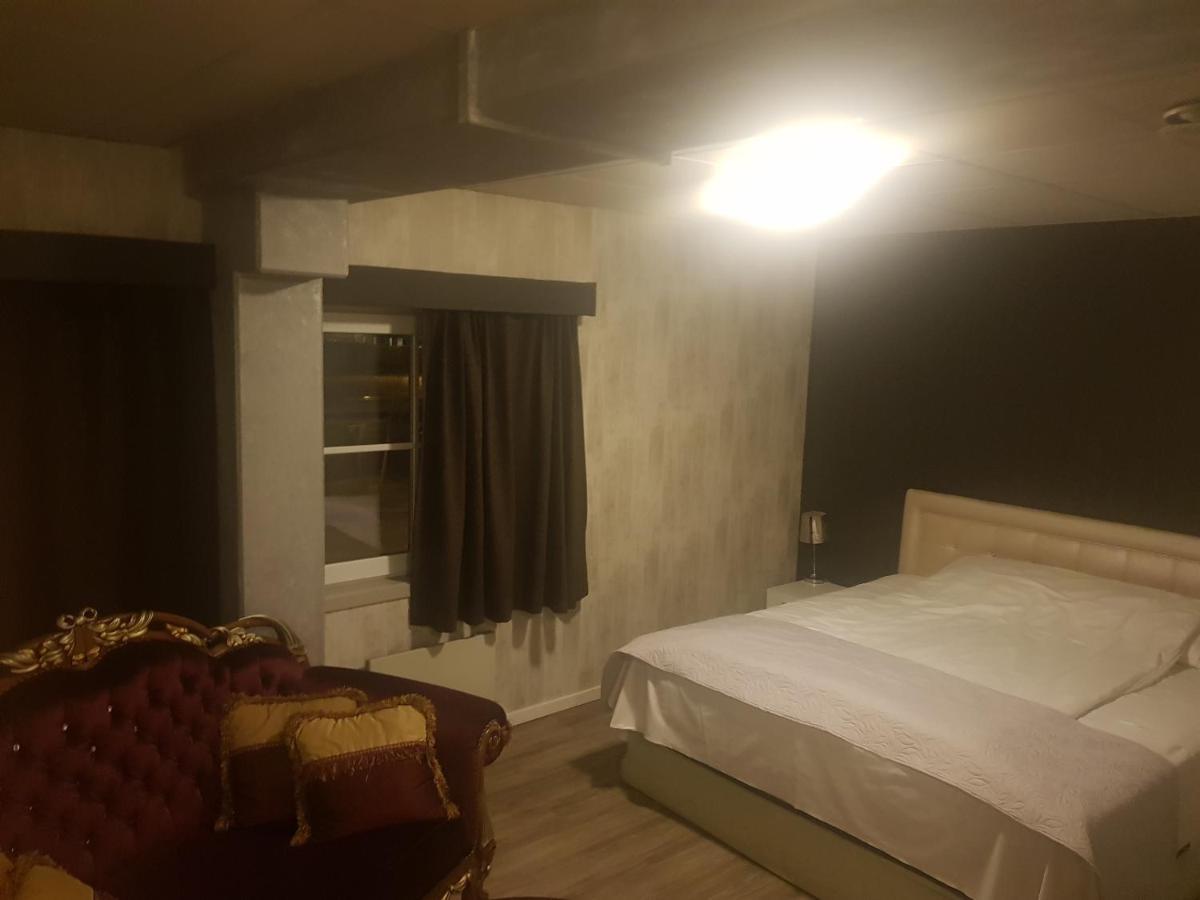 Hotellmilano As 모조엔 외부 사진