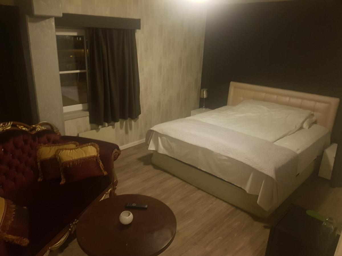 Hotellmilano As 모조엔 외부 사진